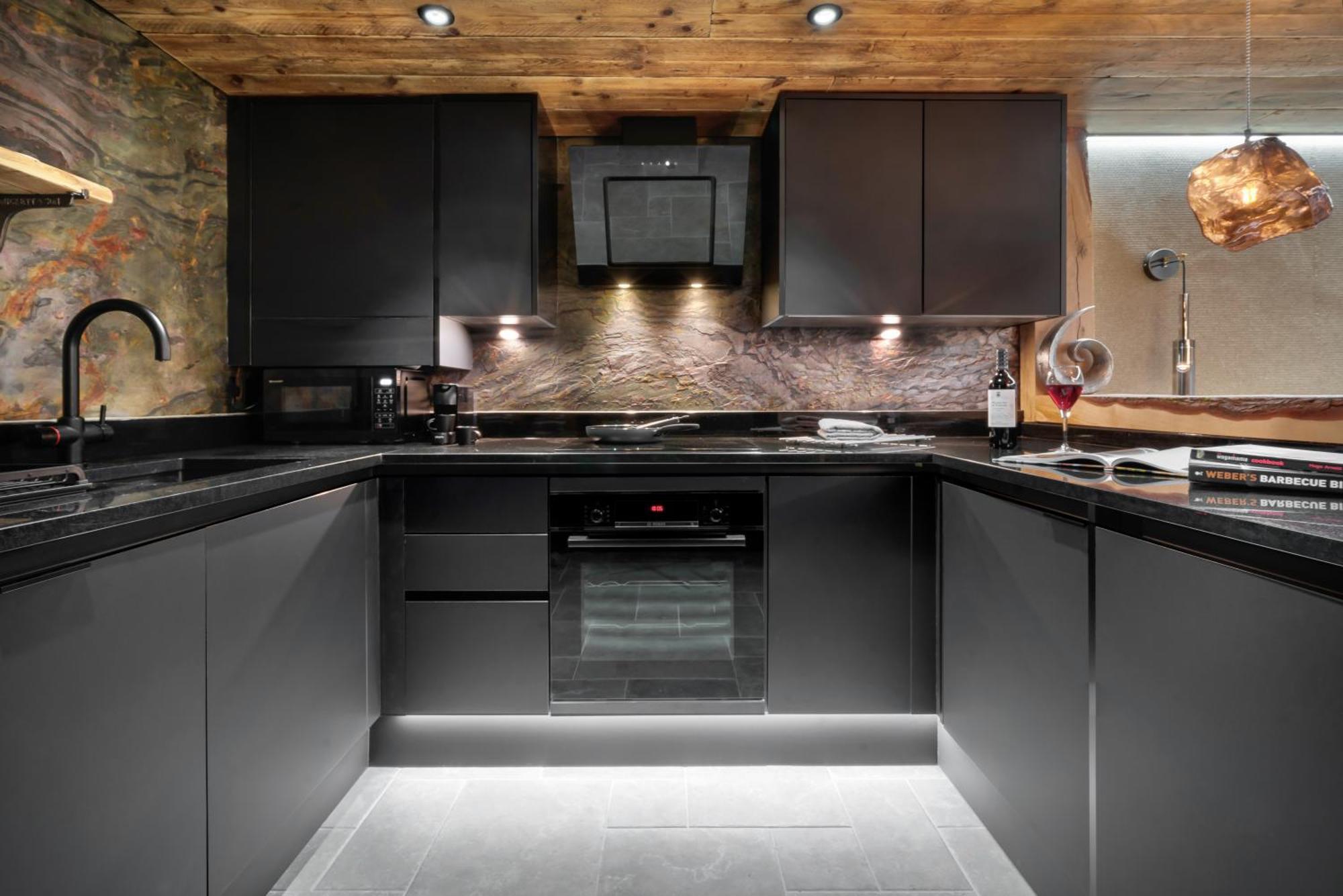 Holiday home Coronation Cottages, Modernised 200-year-old District Getaway For Two