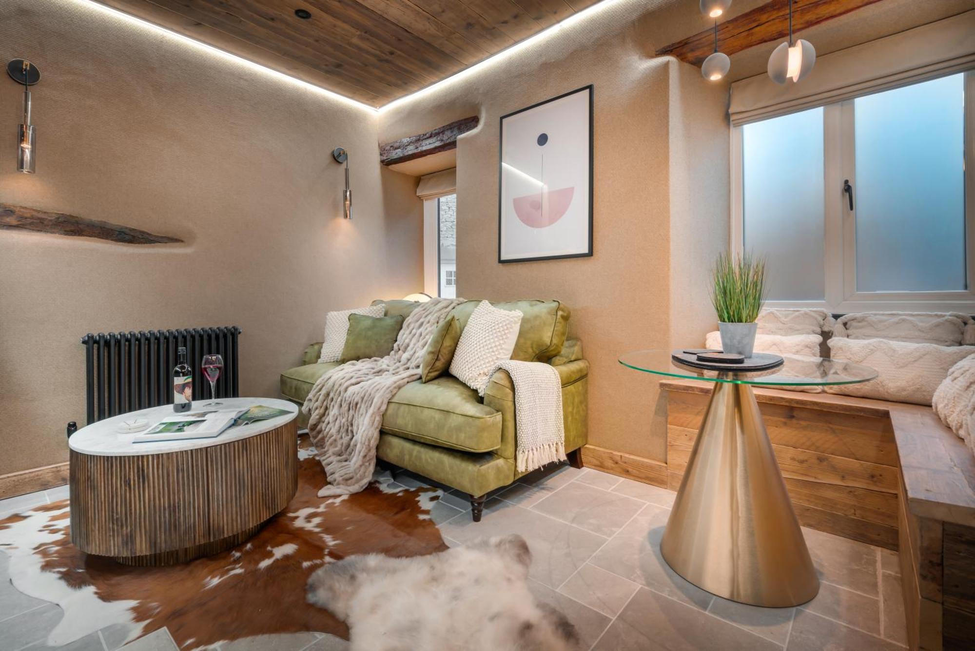 Holiday home Coronation Cottages, Modernised 200-year-old District Getaway For Two *