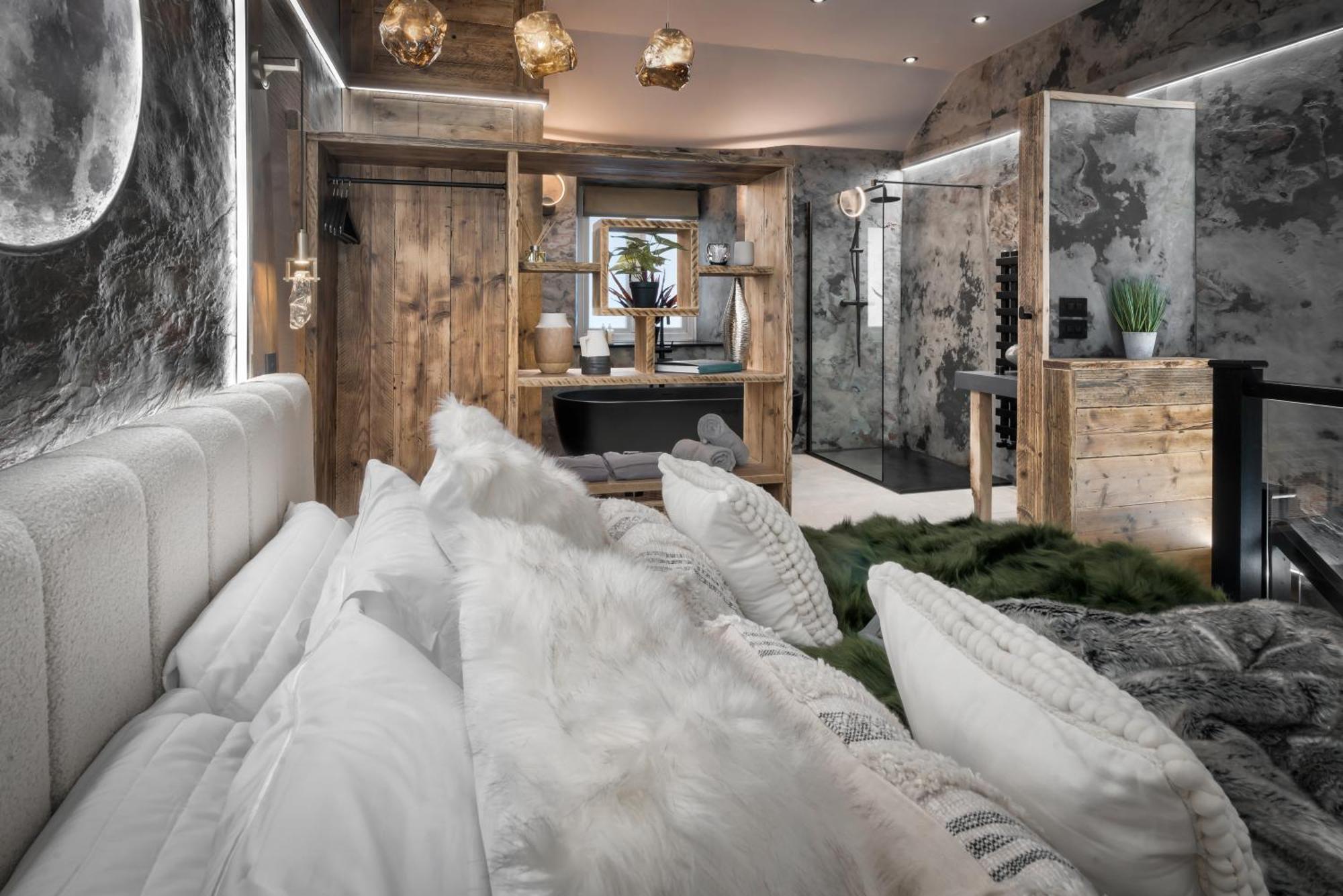 Holiday home Coronation Cottages, Modernised 200-year-old District Getaway For Two Lindale